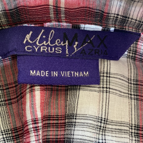 Miley Cyrus tuxedo pleated plaid with waist defining tie and long length - Picture 4 of 5